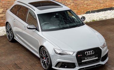 Audi RS6 Avant Performance 8