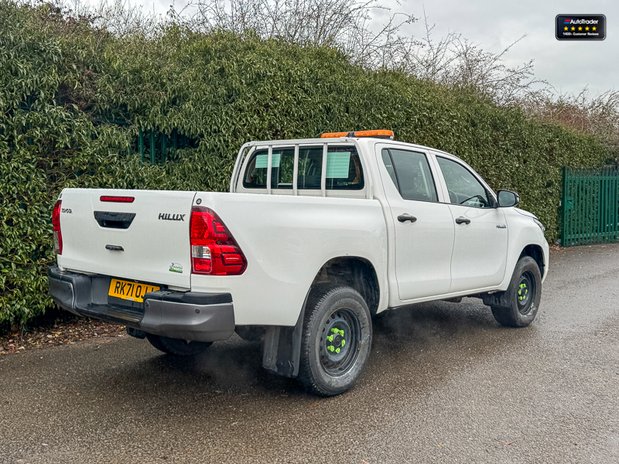 Toyota Hilux Active | 2.4 LT | AC | Sensors | Double Cab | 3
