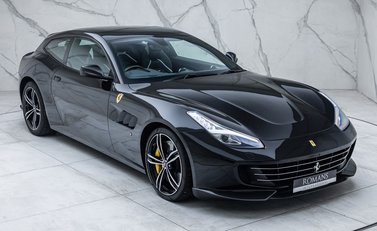 Ferrari GTC4 Lusso V12 8