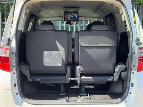 Toyota Alphard Hybrid 58