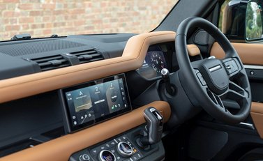 Land Rover Defender 110 X P400 18