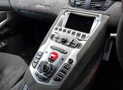 Lamborghini Aventador LP 700-4 Pirelli Edition 21