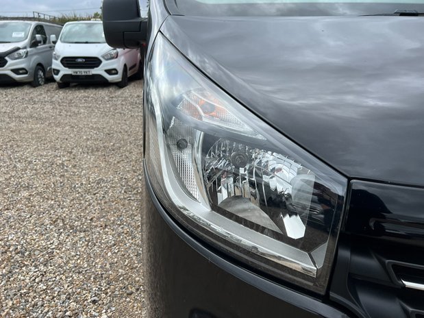 Renault Trafic Crew Cab SWB L1H1 Sport SL27 Air Con Alloys Nav Se 23