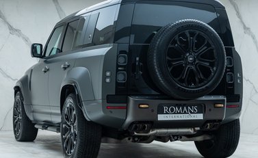 Land Rover Defender 110 OCTA EDITION ONE 13