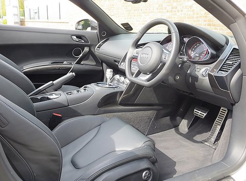 Audi R8 V10 Spyder 8