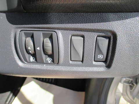 Renault Clio 0.9 TCe Play Euro 6 (s/s) 5dr 40