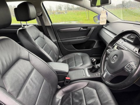 Volkswagen Passat 2.0 TDI BlueMotion Tech Executive Euro 5 (s/s) 5dr 26