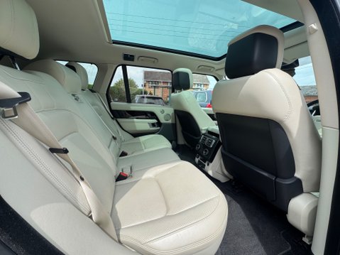 Land Rover Range Rover 3.0 SD V6 Vogue SUV 5dr Diesel Auto 4WD Euro 6 (s/s) (275 ps) 14