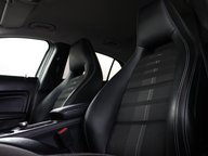 Mercedes-Benz GLA GLA 180 URBAN EDITION 34