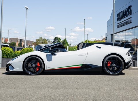 Lamborghini Huracan Spyder LP 640-4 PERFORMANTE 3