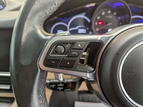 Porsche Cayenne 3.0 Cayenne V6 Auto 4WD 5dr 73