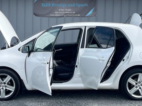 Toyota Auris 1.6 V-Matic SR Euro 5 5dr 15