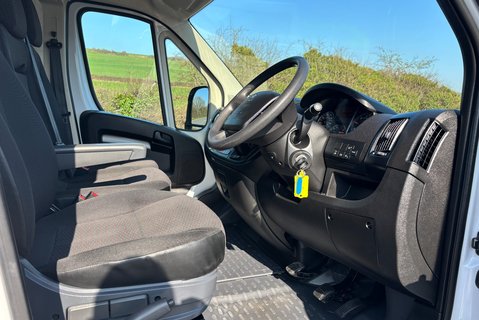 Peugeot Boxer 333 L1 H1 120 ps BlueHdi Professional - Sat Nav & Air Con 15