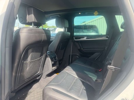 Volkswagen Touareg 3.0 Touareg V6 R-Line+ TDI BlueMotion Technology Auto 4WD 5dr 13