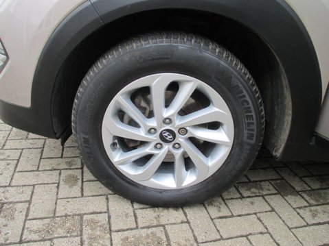 Hyundai TUCSON 2.0 CRDi SE Nav 4WD Euro 6 5dr 10