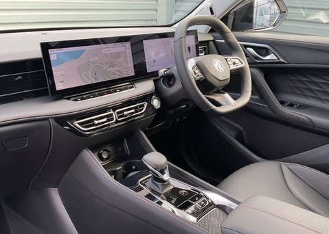MG HS 1.5 T-GDI PHEV TROPHY 15