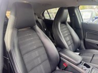 Mercedes-Benz GLA GLA 180 URBAN EDITION 9