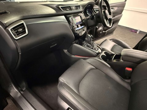 Nissan Qashqai 1.3 Qashqai Tekna DiG-T Semi-Auto 5dr 43