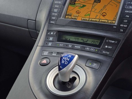 Toyota Prius 1.8 VVT-h T Spirit Hatchback 5dr Petrol Hybrid CVT Euro 5 (s/s) (136 ps) 18