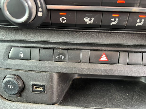Peugeot Expert MWB L2H1 Low Roof Professional 2700 Air Con Tow Bar EURO 6 NO VAT 32