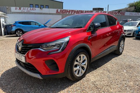 Renault Captur ICONIC TCE.. 3 MAIN DEALER SERVICES.. 1 PREVIOUS KEEPER.. STUNNING EXAMPLE 17