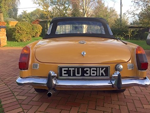 MG B ROADSTER 4