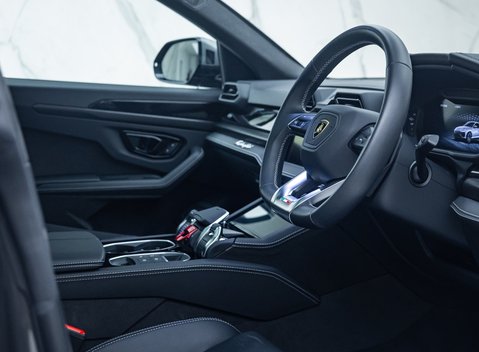 Lamborghini Urus SE 14