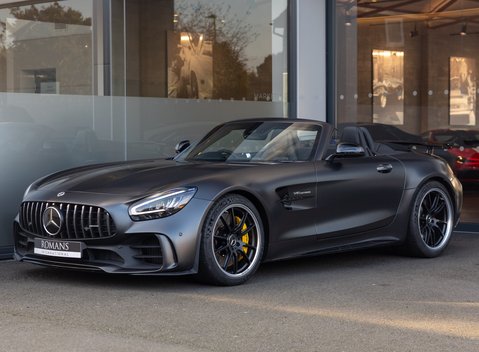 Mercedes-Benz AMG GT R Roadster 2