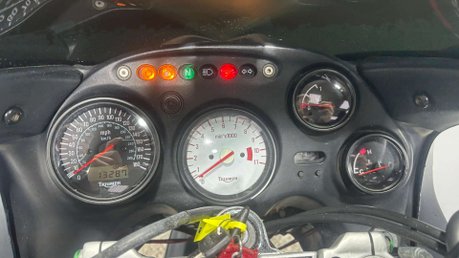 Triumph Sprint 2004 ONLY 13K EYE CATCHING SPORTS TOURING 955CC 12