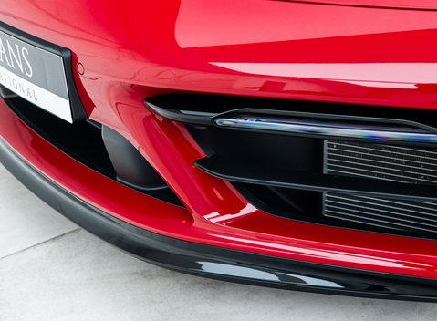 Porsche 911 Carrera 4 GTS (992) 26