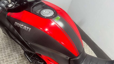 Ducati Diavel 1198 CARBON EDITION 24K 1 OWNER JUST SERVICED MOT APRIL 2027 26