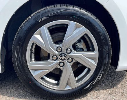 Toyota Yaris ICON HEV CVT 15