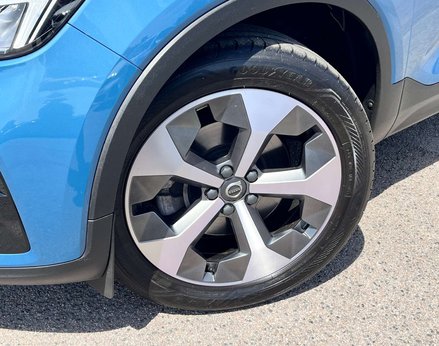 Volvo XC40 2.0 XC40 + B4 MHEV Auto 5dr 3