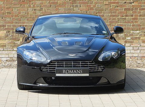 Aston Martin V12 Vantage Carbon Black Edition 5