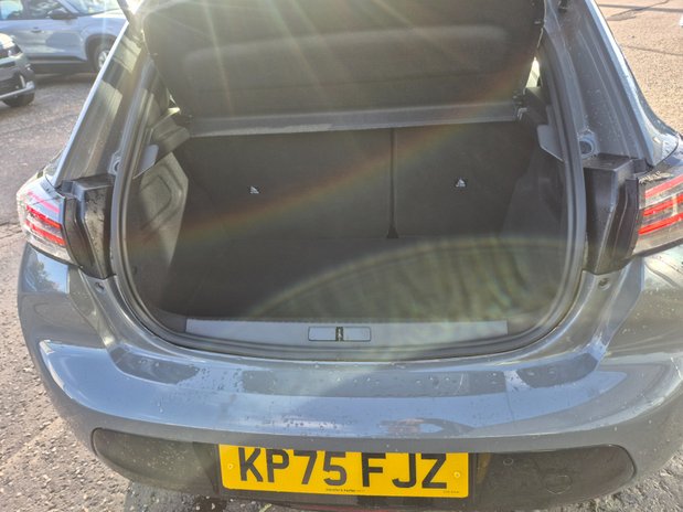 Peugeot 208 PURETECH ALLURE S/S 8