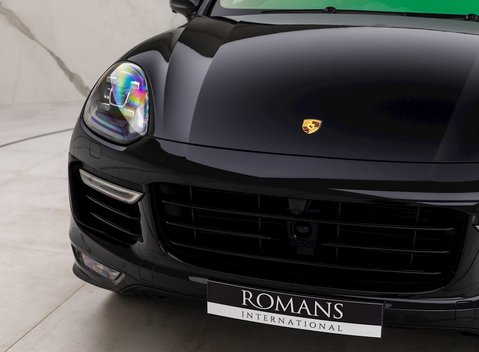 Porsche Cayenne Turbo S 24