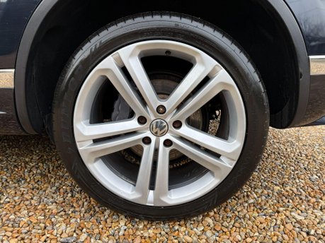 Volkswagen Touareg 3.0 TDI V6 R-Line Plus Tiptronic 4WD Euro 6 (s/s) 5dr 13