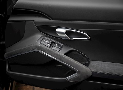 Porsche 911 Targa 4 GTS (991.2) 22