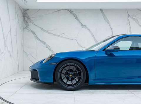 Porsche 911 Carrera 4 GTS (992.2) 38