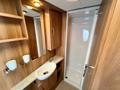 Swift Challenger 570 26