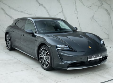 Porsche Taycan 4S Cross Turismo 8