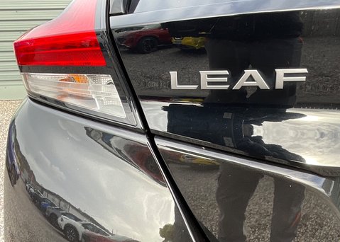 Nissan LEAF TEKNA 16