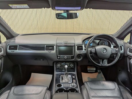 Volkswagen Touareg 3.0 Touareg V6 R-Line+ TDI BlueMotion Technology Auto 4WD 5dr 52