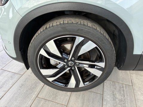 Volvo XC40 2.0 B4 MHEV Ultra Bright DCT Auto Euro 6 (s/s) 5dr 9