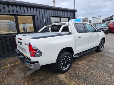 Toyota Hilux INVINCIBLE 4WD D-4D DCB 6