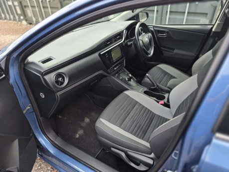 Toyota Auris 1.8 VVT-h Business Edition Hatchback 5dr Petrol Hybrid CVT Euro 6 (s/s) (Sa 28