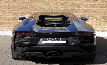 Lamborghini Aventador S 11