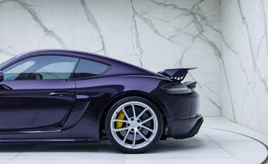 Porsche Cayman GT4 (718) 39
