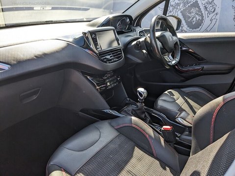 Peugeot 2008 PURETECH S/S GT LINE 19