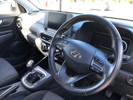 Hyundai KONA T-GDI SE CONNECT MHEV 53,000m, 1 owner Euro 6 ULEZ compliant 13
